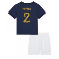 Frankreich Benjamin Pavard #2 Heimtrikotsatz Kinder WM 2022 Kurzarm (+ Kurze Hosen)
